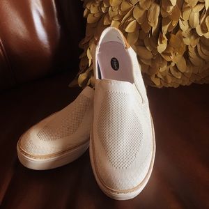 De Scholls White & Tan Slip Ons